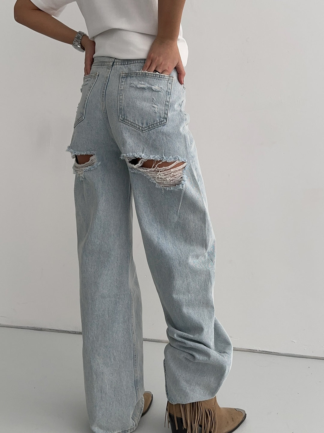 Kvinnors Boyfriend Jeans med trendiga Förstörda Element Mirla-Eva Jonsson
