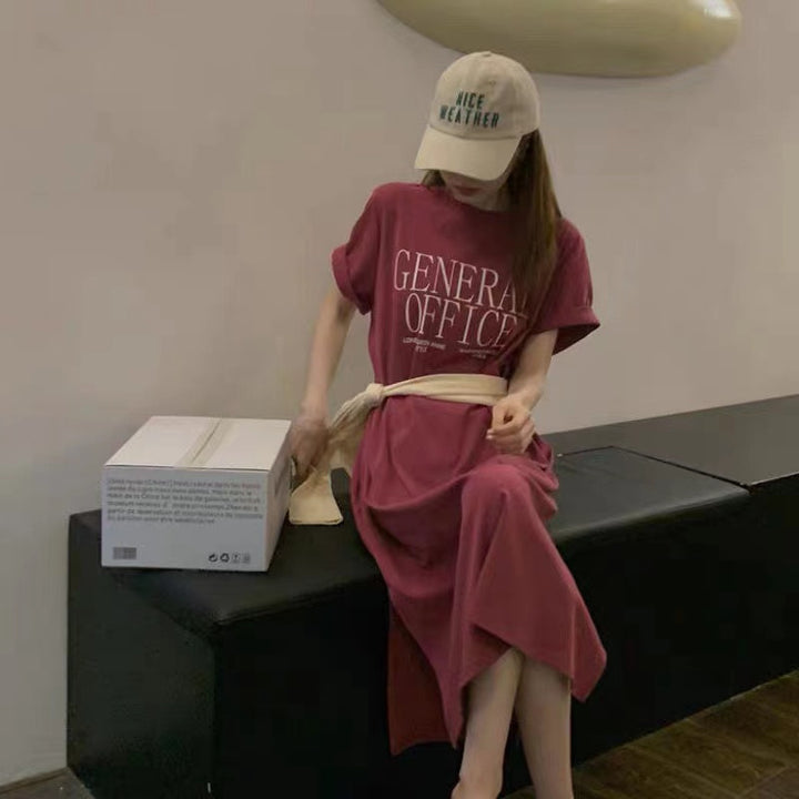 Kvinnors Casual T-Shirt Klänning med Kreativ Slogan Mirla-Eva Jonsson