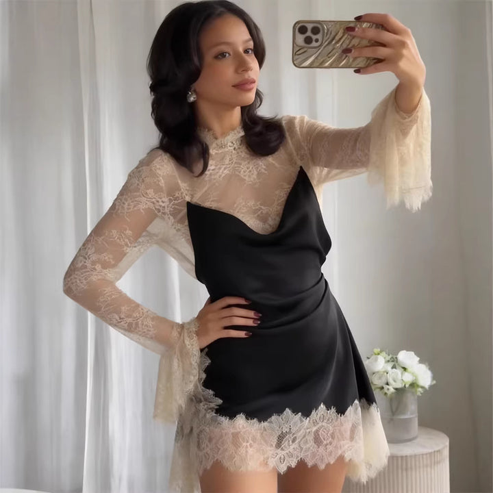 Kvinnors Chiffon Kvällsklänning med Eleganta Spetsdetaljer och Flödande Ärmar-Eva Jonsson