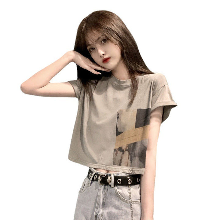 Kvinnors Crop T-shirt med kreativ grafisk tryck Mirla-Eva Jonsson