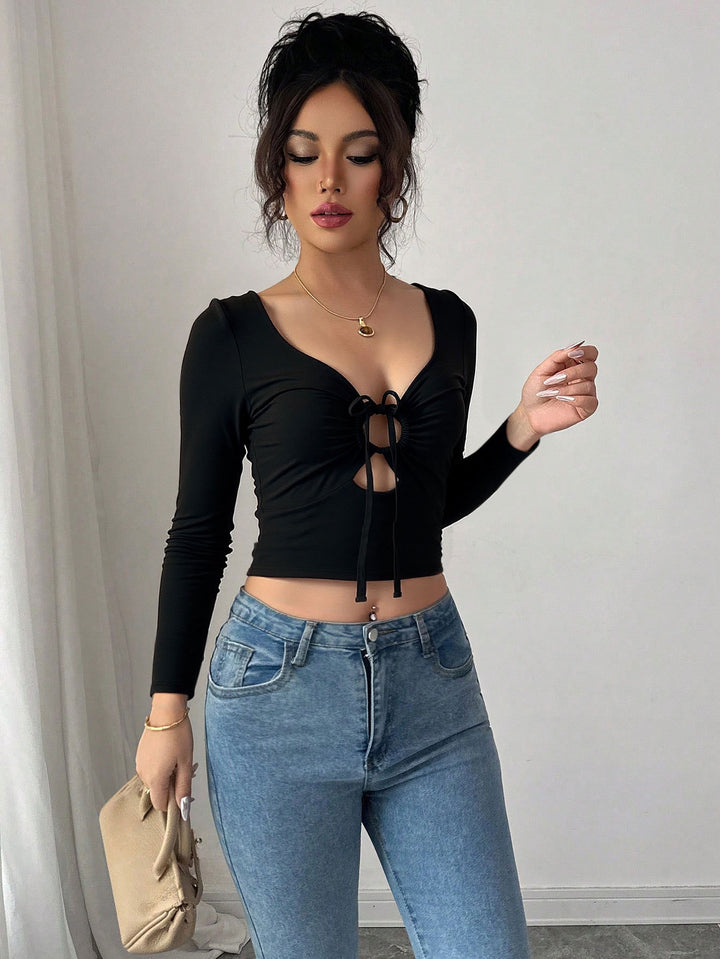 Kvinnors Crop Top med Dekorativ Knut och Lång Ärmar Mirla-Eva Jonsson