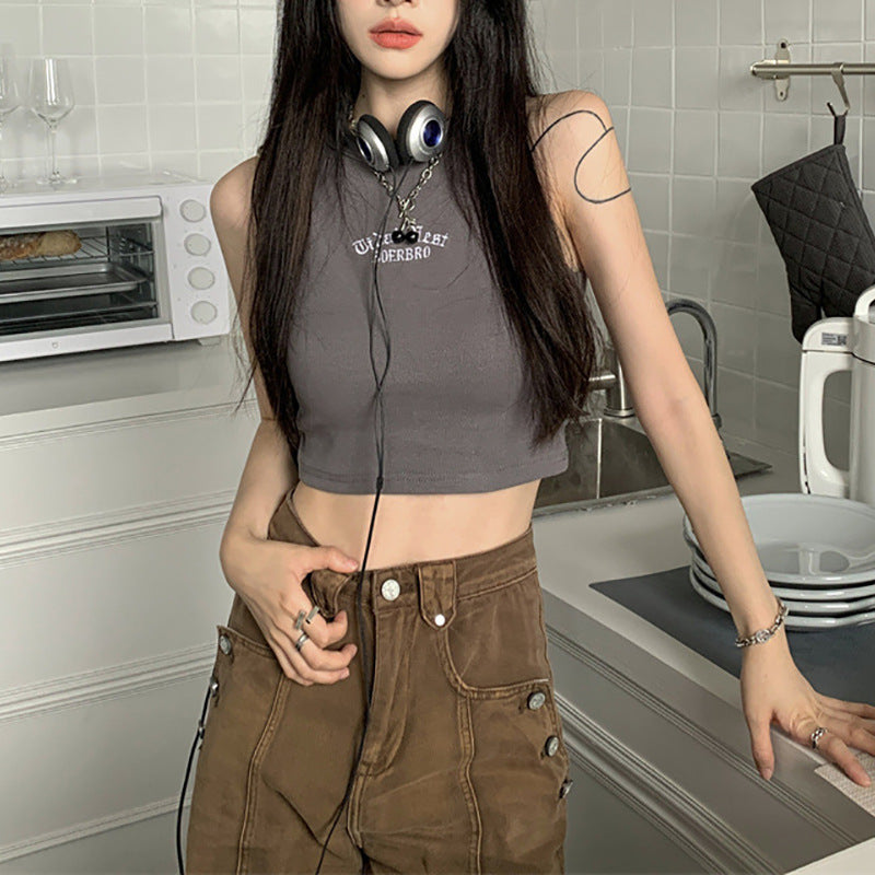 Kvinnors Crop Top med Hög Krage och Subtil Logotyp Mirla-Eva Jonsson