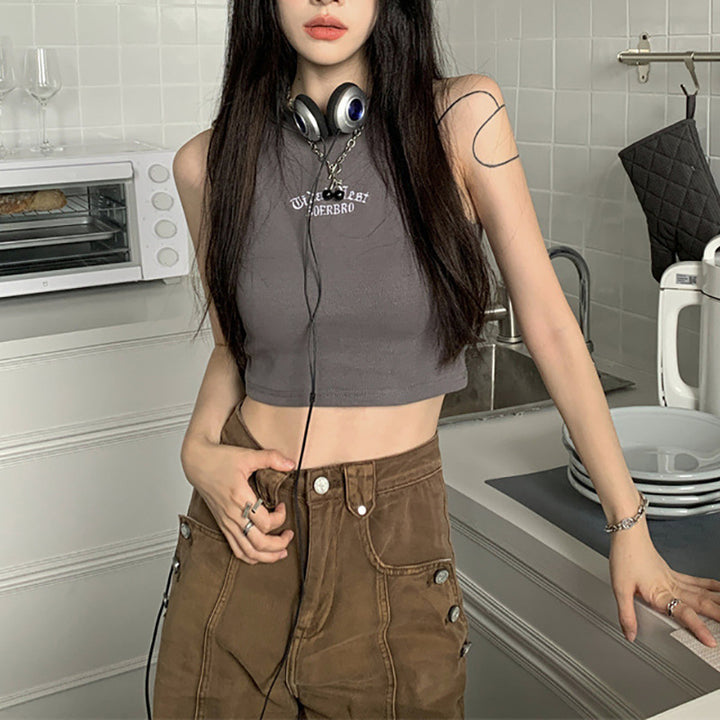 Kvinnors Crop Top med Hög Krage och Subtil Logotyp Mirla-Eva Jonsson