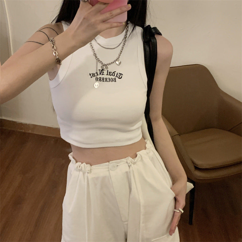 Kvinnors Crop Top med Hög Krage och Subtil Logotyp Mirla-Eva Jonsson