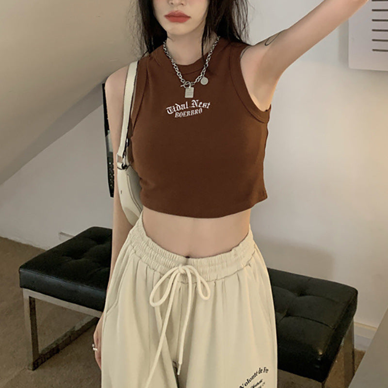 Kvinnors Crop Top med Hög Krage och Subtil Logotyp Mirla-Eva Jonsson