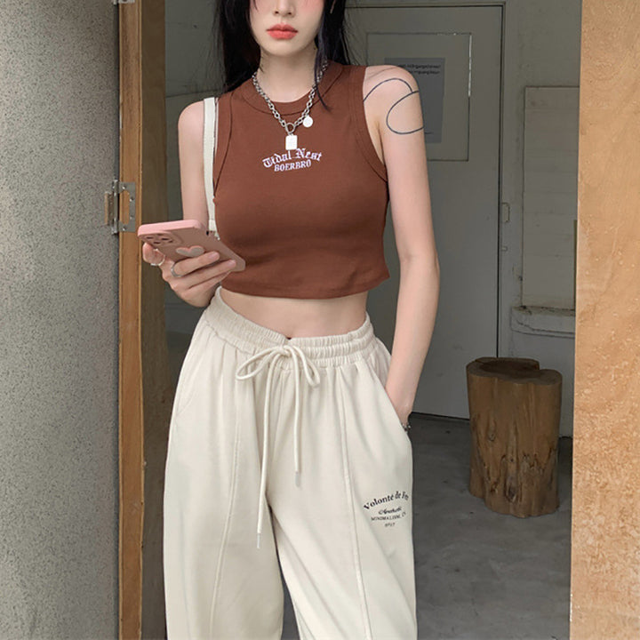 Kvinnors Crop Top med Hög Krage och Subtil Logotyp Mirla-Eva Jonsson