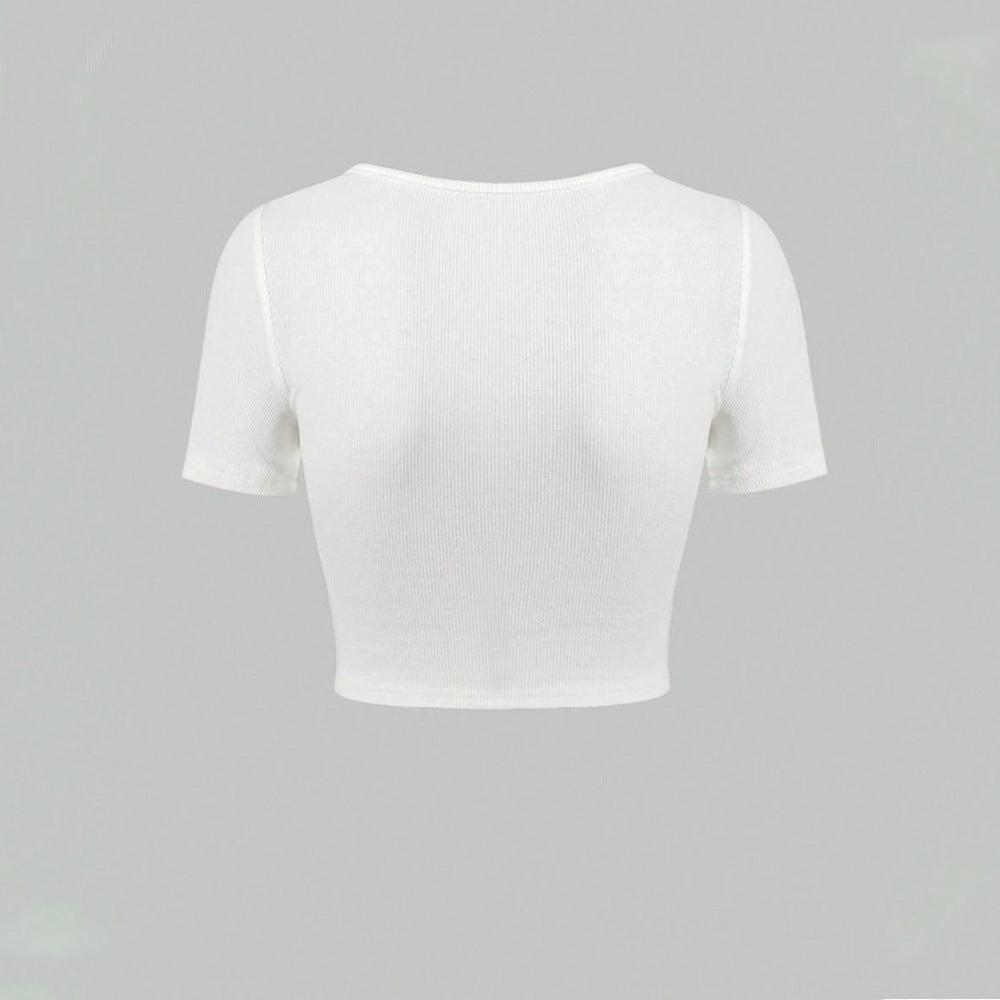 Kvinnors Crop Top med V-hals och Dekorativ Ringdetalj Mirla-Eva Jonsson