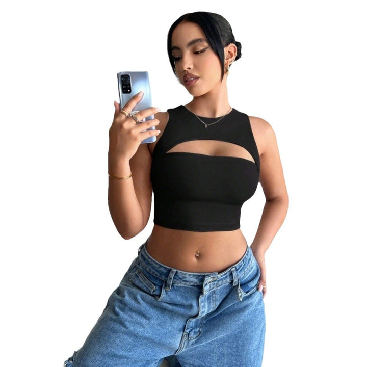 Kvinnors Cropped Top med Trendig Utskärning och Figurnära Design Mirla-Eva Jonsson