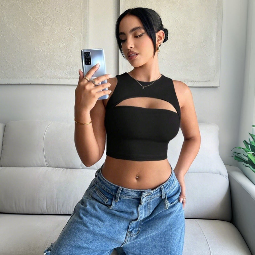 Kvinnors Cropped Top med Trendig Utskärning och Figurnära Design Mirla-Eva Jonsson