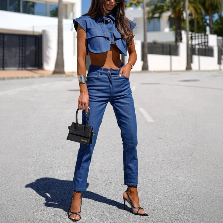 Kvinnors Denim Crop Top med Bred Krage och Matchande Jeans Mirla-Eva Jonsson