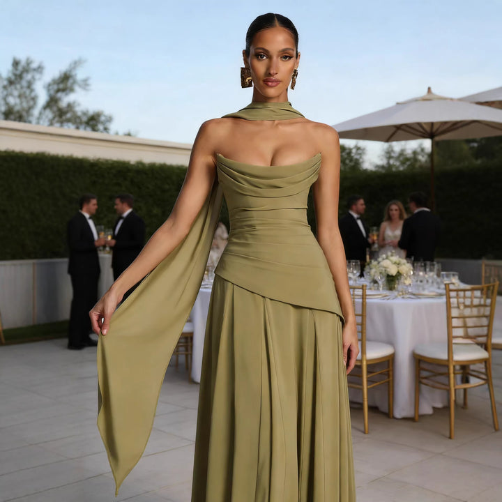 Kvinnors Elegant Aftonklänning med Chic Vattenfall Halsringning och Voluminös Kjol Mirla-Eva Jonsson