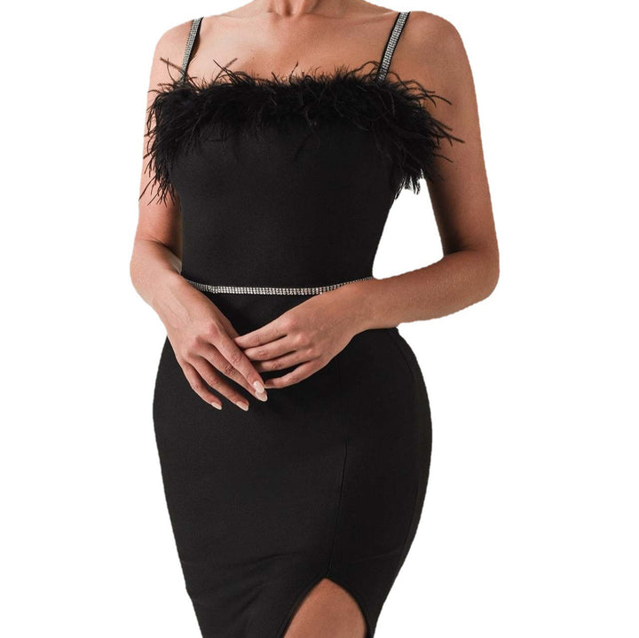 Kvinnors Elegant Aftonklänning med Filigranspetsdetalj och Sexy Slits Mirla-Eva Jonsson