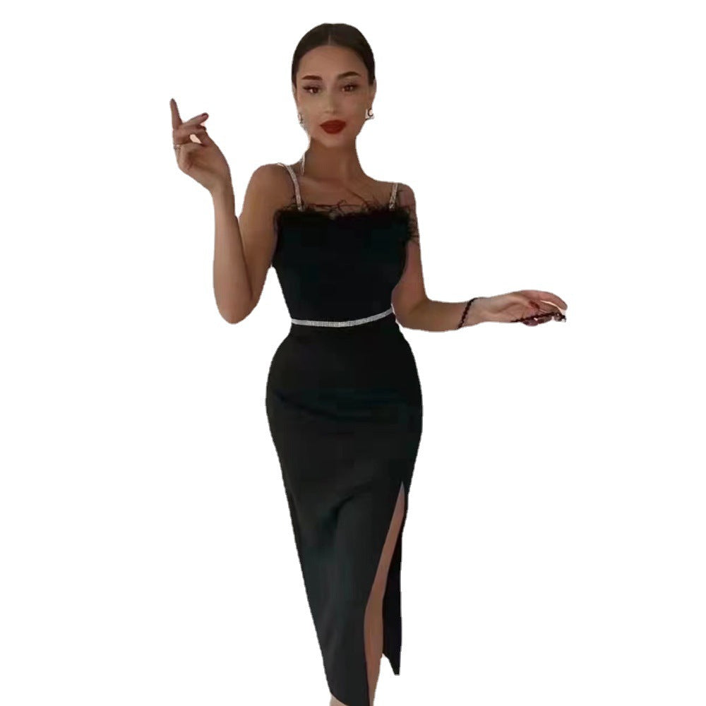 Kvinnors Elegant Aftonklänning med Filigranspetsdetalj och Sexy Slits Mirla-Eva Jonsson