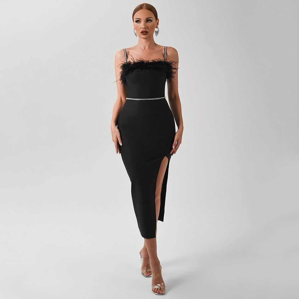 Kvinnors Elegant Aftonklänning med Filigranspetsdetalj och Sexy Slits Mirla-Eva Jonsson