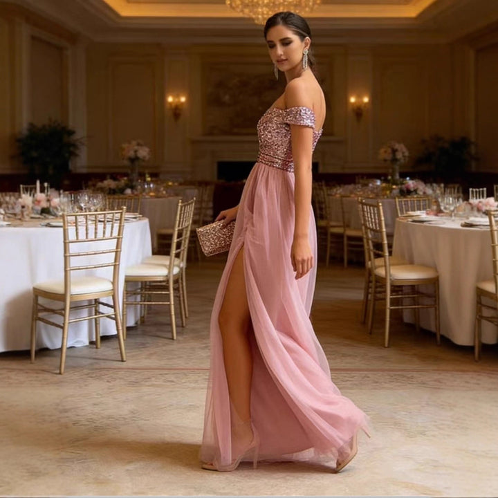 Kvinnors Elegant Aftonklänning med Strapless Design och Gnistrande Applikationer-Eva Jonsson