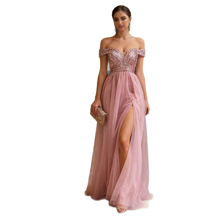 Kvinnors Elegant Aftonklänning med Strapless Design och Gnistrande Applikationer-Eva Jonsson