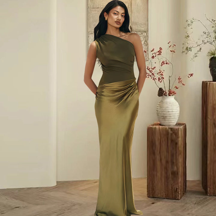 Kvinnors Elegant Asymmetrisk Kvällsklänning med Glittrande Satin Mirla-Eva Jonsson