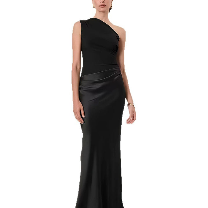 Kvinnors Elegant Asymmetrisk Kvällsklänning med Glittrande Satin Mirla-Eva Jonsson