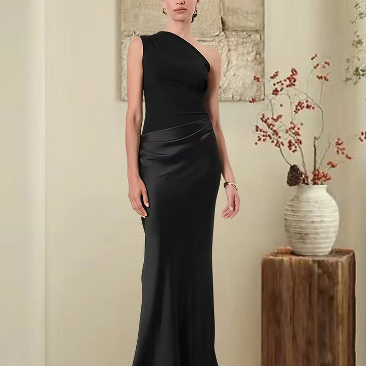 Kvinnors Elegant Asymmetrisk Kvällsklänning med Glittrande Satin Mirla-Eva Jonsson