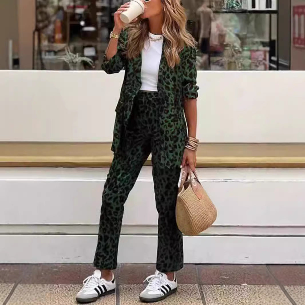 Kvinnors Elegant Blazer Kostym i Modern Djurtryck Mirla-Eva Jonsson