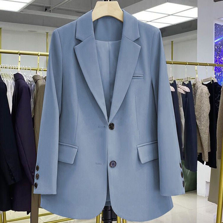 Kvinnors Elegant Blazer med Modernt Snitt och Dekorativa Knappar Mirla-Eva Jonsson