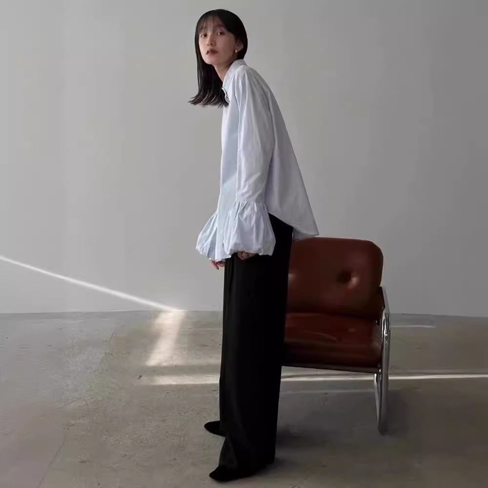 Kvinnors Elegant Blus med Voluminösa Ärmar och Höga Krage Mirla-Eva Jonsson