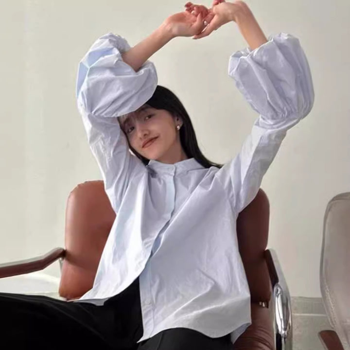 Kvinnors Elegant Blus med Voluminösa Ärmar och Höga Krage Mirla-Eva Jonsson
