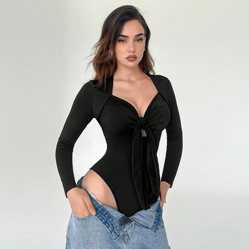 Kvinnors Elegant Bodysuit med Knutdetalj och Djup V-hals Mirla-Eva Jonsson