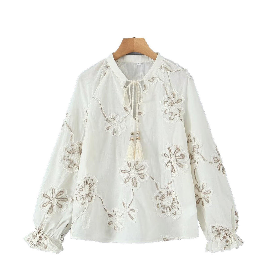 Kvinnors Elegant Broderad Blus med Volanger Mirla-Eva Jonsson