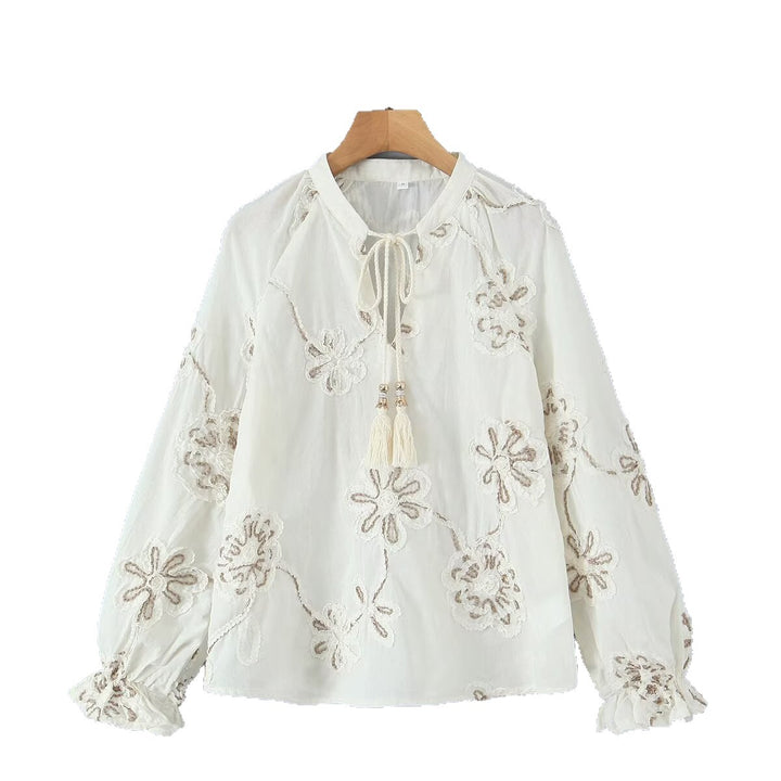Kvinnors Elegant Broderad Blus med Volanger Mirla-Eva Jonsson