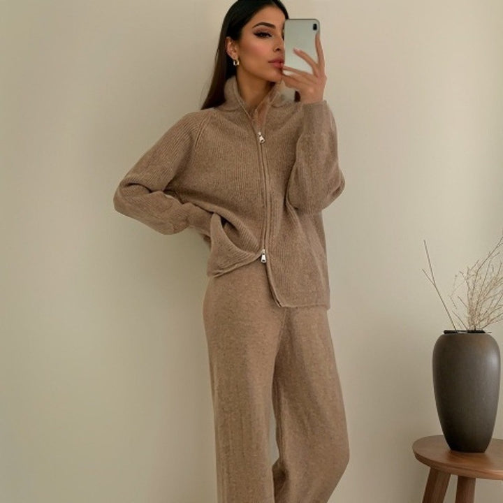Kvinnors Elegant Cardigan med Dragkedja och Matchande Byxor Mirla-Eva Jonsson