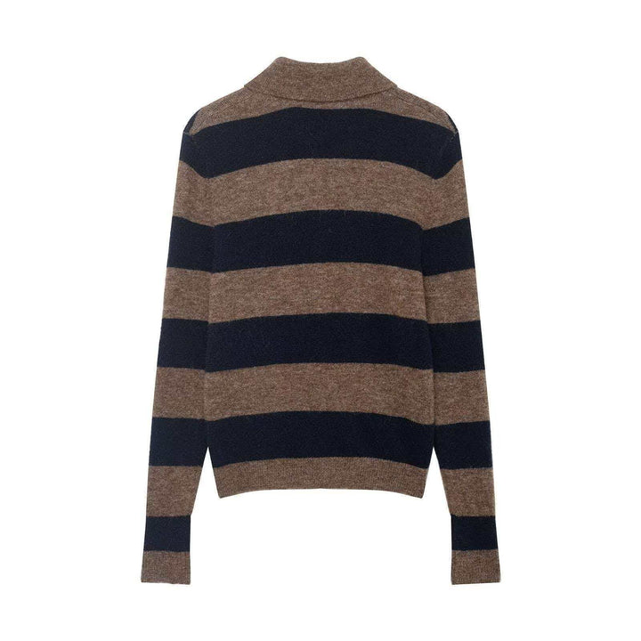 Kvinnors Elegant Cardigan med Randig Design och Knappdetaljer Mirla-Eva Jonsson