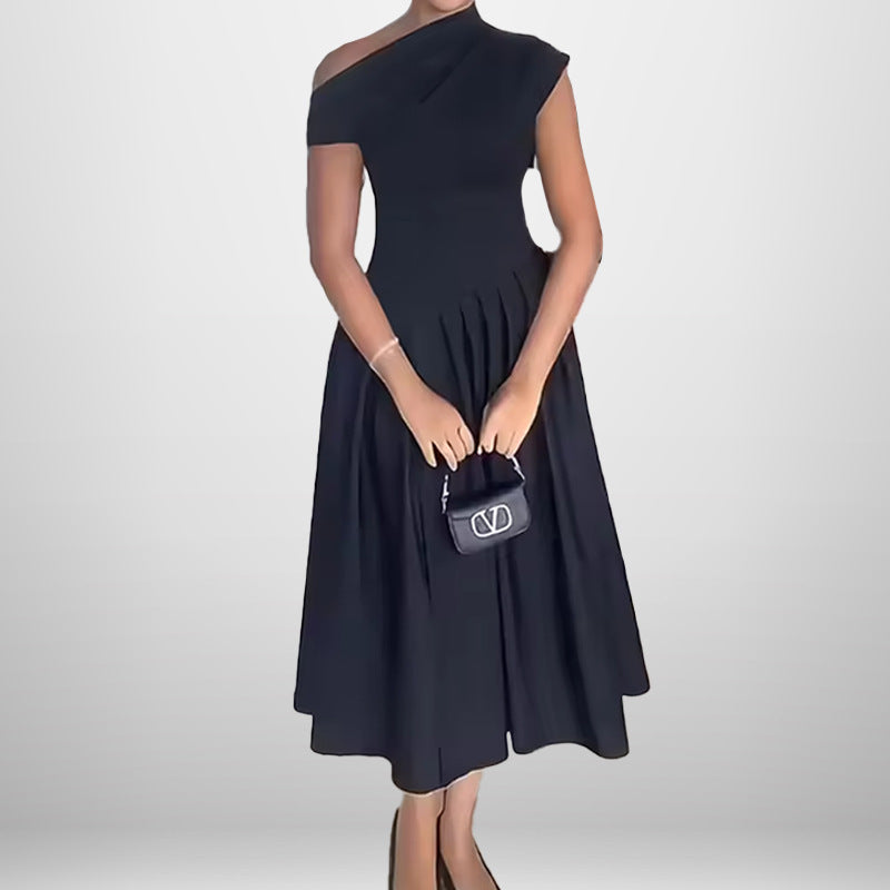 Kvinnors Elegant Enaxlad Maxi Klänning med Fåror och Flödande Kjol Mirla-Eva Jonsson