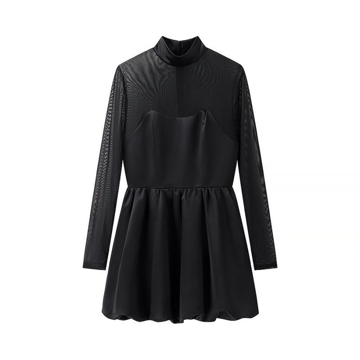 Kvinnors Elegant Klänning med Transparenta Ärmar och Hög Krage Mirla-Eva Jonsson