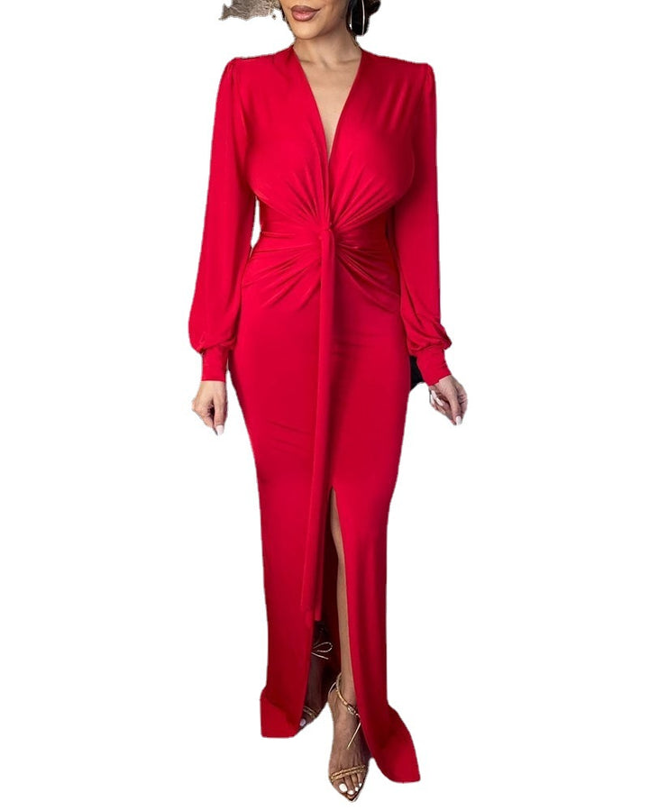 Kvinnors Elegant Kvällsklänning med Djup V-Hals och Slits Mirla-Eva Jonsson