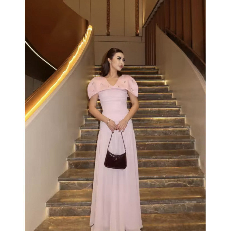 Kvinnors Elegant Kvällsklänning med Drömmande Axel Design och Figurvänlig Passform Mirla-Eva Jonsson