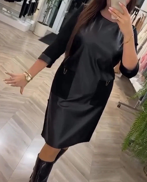 Kvinnors Elegant Läderklänning med Praktiska Dragkedjefickor Mirla-Eva Jonsson