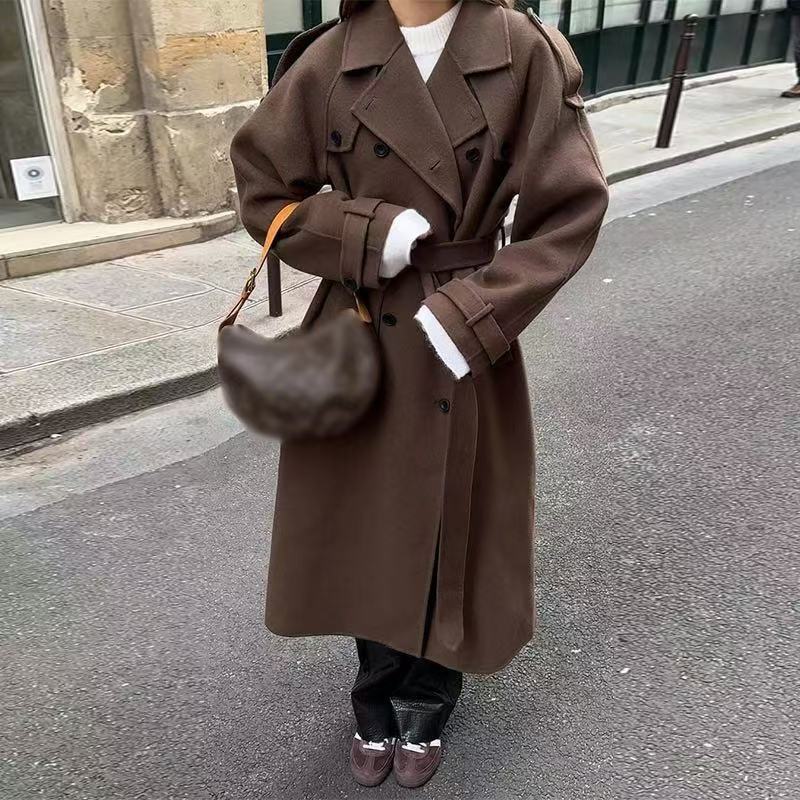 Kvinnors Elegant Lång Trench Coat med Strukturerad Ståkrage Mirla-Eva Jonsson