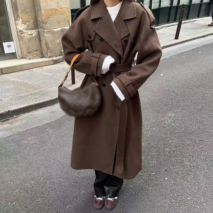 Kvinnors Elegant Lång Trench Coat med Strukturerad Ståkrage Mirla-Eva Jonsson