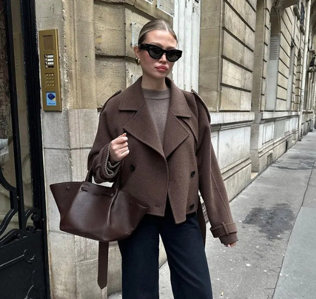 Kvinnors Elegant Lång Trench Coat med Strukturerad Ståkrage Mirla-Eva Jonsson