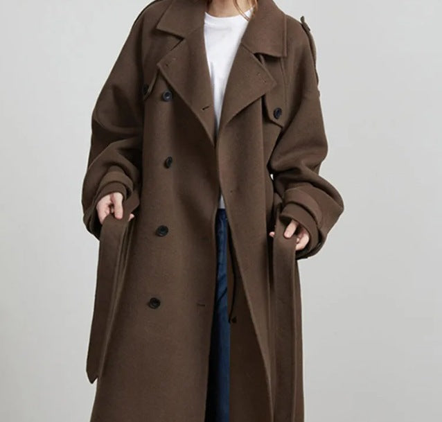 Kvinnors Elegant Lång Trench Coat med Strukturerad Ståkrage Mirla-Eva Jonsson