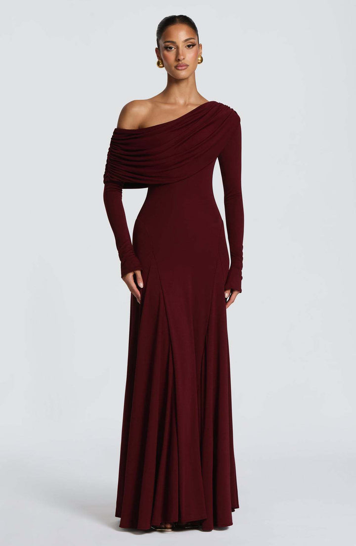 Kvinnors Elegant Långärmad Maxi Klänning med Asymmetrisk Drapering Detalj-Eva Jonsson