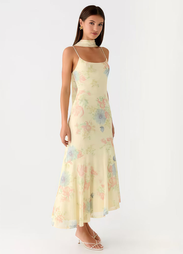 Kvinnors Elegant Maxi Klänning med Blommig Chiffon Design och Halterneck Skärning-Eva Jonsson