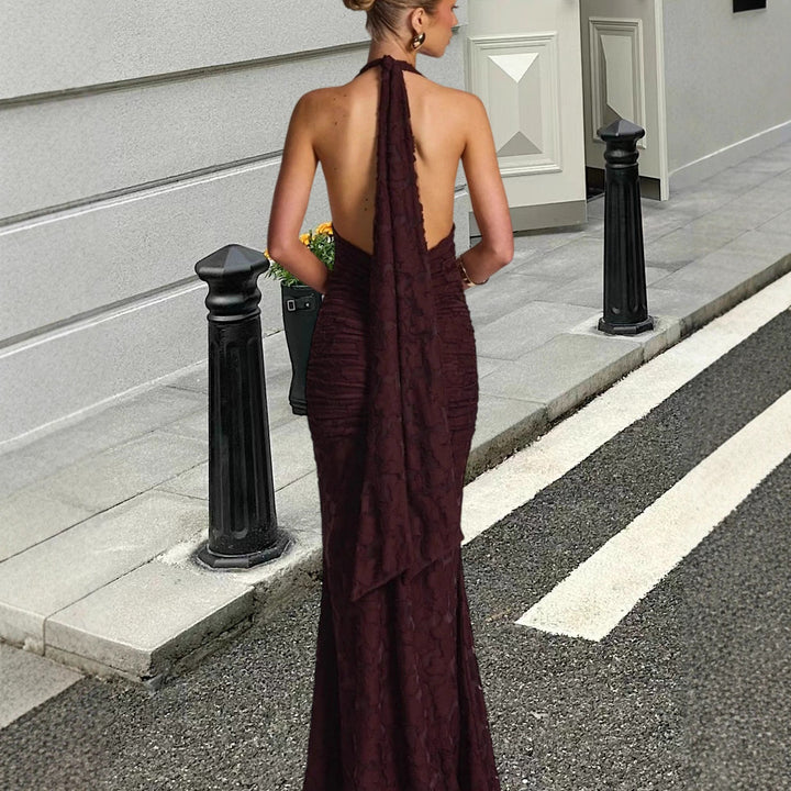 Kvinnors Elegant Maxi Klänning med Djup V-Hals och Rynkad Design-Eva Jonsson