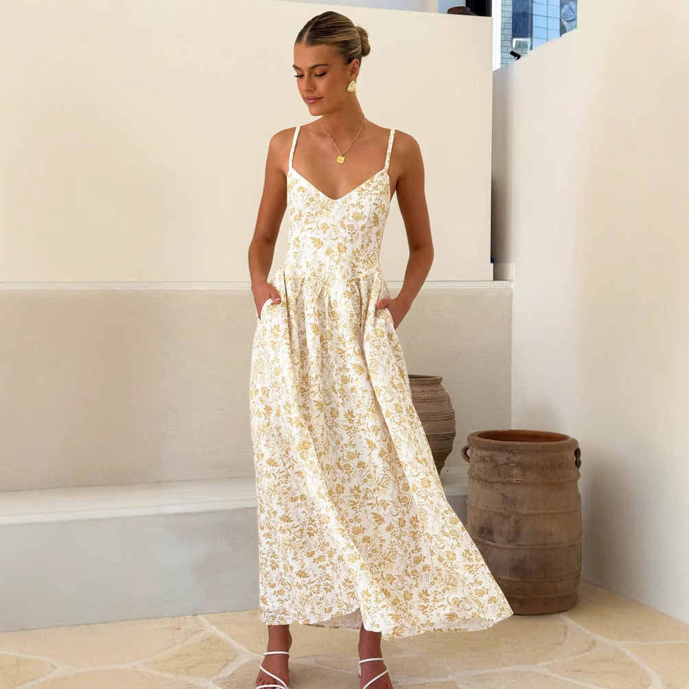 Kvinnors Elegant Maxi Klänning med Fint Blommönster och Delikata Spaghettistroppar Mirla-Eva Jonsson