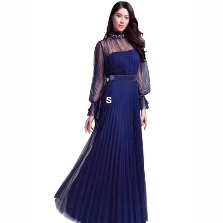 Kvinnors Elegant Maxi Klänning med Glittrande Chiffon och Lekfulla Volang Detaljer-Eva Jonsson