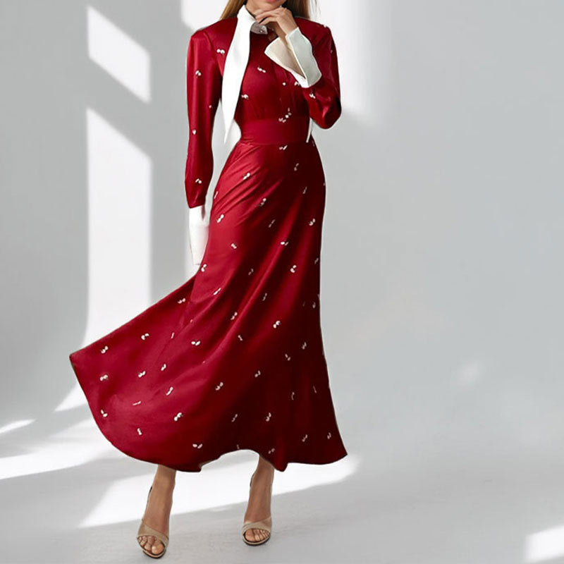 Kvinnors Elegant Maxi Klänning med Konstnärlig Drapering och Långa Ärmar Mirla-Eva Jonsson