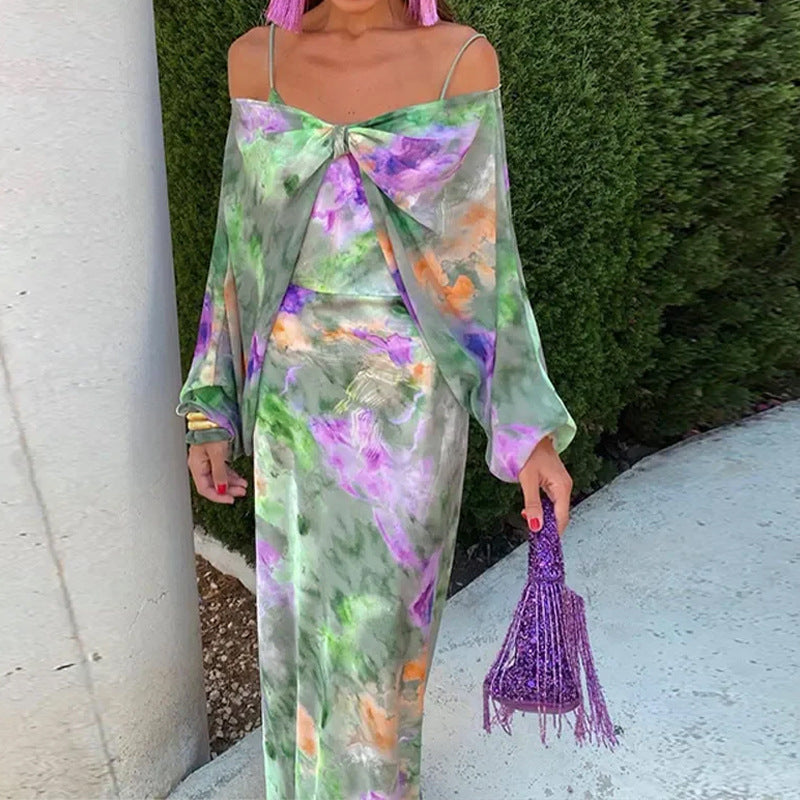 Kvinnors Elegant Maxi Klänning med Lekfull Skärning och Transparenta Ärmar Mirla-Eva Jonsson