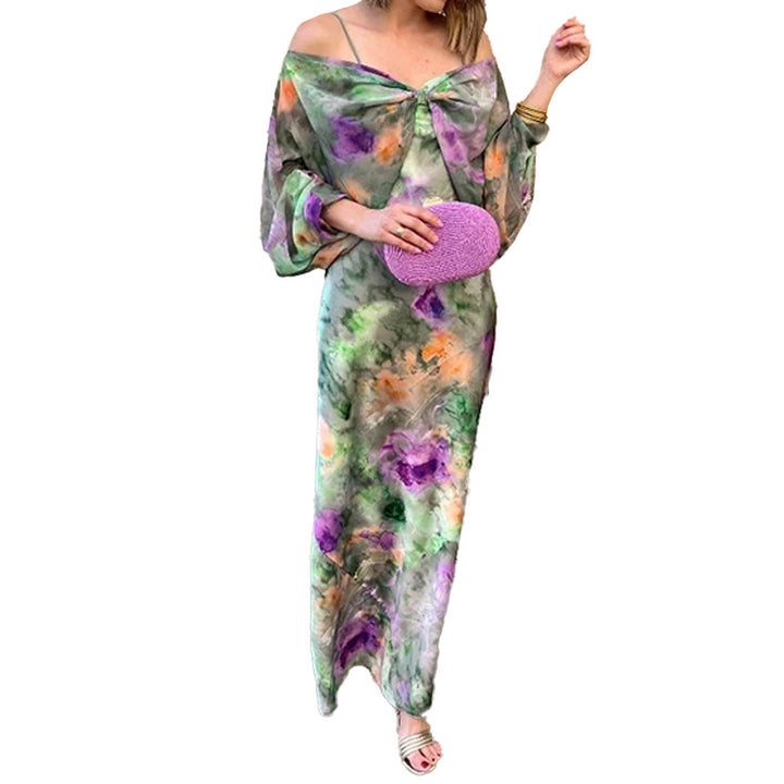 Kvinnors Elegant Maxi Klänning med Lekfull Skärning och Transparenta Ärmar Mirla-Eva Jonsson