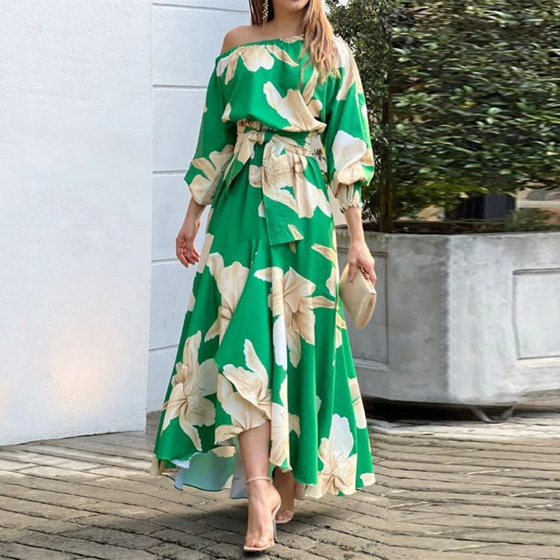 Kvinnors Elegant Maxi Klänning med Off-Shoulder Design och Volang Detaljer Mirla-Eva Jonsson